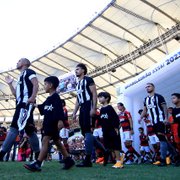 Programa destaca força mental do Botafogo em clássico, mesmo após expulsões e erros de juíza: &#8216;Time é experiente, cascudo e bom&#8217;
