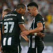Pedrinho elogia trio de ataque do Botafogo: &#8216;O jogo se desenhou uma delícia para usar os espaços como arma&#8217;