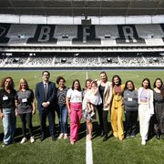 Botafogo faz evento em homenagem ao Dia das Mães com esposas dos jogadores
