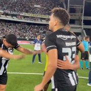 Raí e Kayque reverenciam Eduardo após assistência de calcanhar na vitória do Botafogo: ‘Só ele que viu aquele passe!’