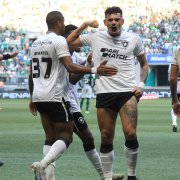 Artilheiro do Botafogo, Tiquinho Soares tem seis gols em cinco jogos contra times treinados por Abel Ferreira
