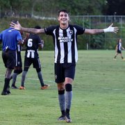 Filho de Loco Abreu, Diego Abreu marca três gols em vitória do Botafogo no sub-20; adversário nas quartas é definido