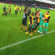 Análise: ajustes defensivos de Luís Castro no intervalo e milagre de Lucas Perri garantem empate ao Botafogo na altitude de Quito