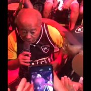 Furacão do Tri, Jairzinho canta funk de Tiquinho Soares com alvinegra em festa da torcida do Botafogo em Niterói: &#8216;Hoje tem gol do Tico&#8217;