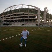 John Textor visita novo campo anexo sintético do Nilton Santos, que será inaugurado pelo Botafogo nesta sexta
