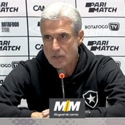 Luís Castro justifica alterações e comenta derrota do Botafogo para o Athletico-PR: &#8216;Jogo nos fugiu da mão&#8217;