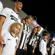 Botafogo cita ‘demanda reprimida’ e faz grande projeção de venda das novas camisas da Reebok