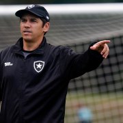 Com demissão de Bruno Lage, tendência de momento é Lucio Flavio como técnico do Botafogo na reta final do Brasileirão