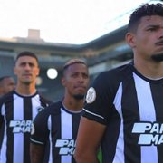 Análise: Botafogo joga mal sem Eduardo, mas recuperação avassaladora no final garante empate com o Santos 