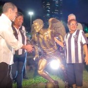 Botafogo inaugura estátua de Garrincha e farol e lança projeto do museu em General Severiano; veja vídeos