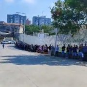 Torcida do Botafogo faz fila, e espera no Nilton Santos para comprar novas camisas da Reebok supera uma hora