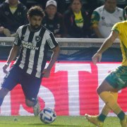 Diego Costa quer que eliminação na Sul-Americana sirva de aprendizado no Botafogo para o clássico: ‘Detalhes vão decidir’