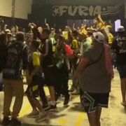 Organizada do Botafogo recebe barra brava do Defensa y Justicia para confraternização antes de jogo pela Copa Sul-Americana