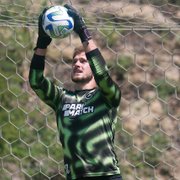 Lucas Perri treina sem limitações no Botafogo e deve enfrentar o Corinthians