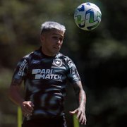 Meia do Botafogo, Diego Hernández tem convocação oficializada pelo Uruguai para os Jogos Pan-Americanos
