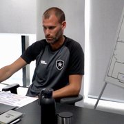 Joel Carli é o novo Especialista de Formação e Transição do Futebol do Botafogo: 'Feliz por continuar no clube que amo'