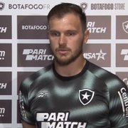 Lucas Perri exalta apoio da torcida do Botafogo em treino aberto e minimiza oscilação do time: ‘Temos que manter a serenidade’