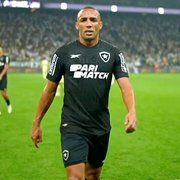 Com link de reportagem e ‘leitura labial’, árbitro relata na súmula de Corinthians x Botafogo reclamação de Marçal; lateral pode se complicar no STJD