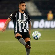 Rafael rasga elogios a gramado sintético do Botafogo: 'Muito gostoso de jogar, ainda mais quando está molhadinho'