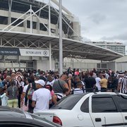 Movimentação é boa no Estádio Nilton Santos para treino aberto do Botafogo