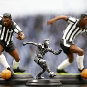 Botafogo lança estátuas em homenagem a Garrincha e fará ações em memória do ídolo no jogo contra o Cuiabá