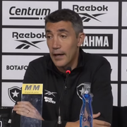 Bruno Lage agradece apoio dos torcedores do Botafogo em empate com Goiás e explica opção por Tiquinho Soares no banco