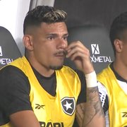 Tiquinho Soares treinou como titular durante toda a semana e foi barrado por Lage na preleção, revela site; elenco do Botafogo não reagiu bem