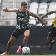 Tiago Nunes deve manter esquema no Botafogo para encarar o Coritiba; veja provável escalação