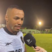 Aniversariante, Marlon Freitas se emociona com 'parabéns' no estádio e festeja momento no Botafogo: 'Feliz demais'