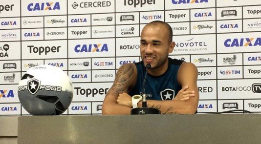 Botafogo x Roger: atacante perdeu ótima chance de ficar calado