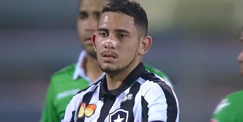 Botafogo estaria interessado em ceder Leandro Carvalho de vez e Caio Alexandre emprestado por Diego Souza