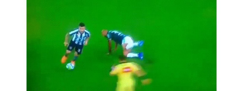 Drible com responsabilidade: Leo Valencia deixa Felipe Melo no chão e faz torcida do Botafogo vibrar no Niltão
