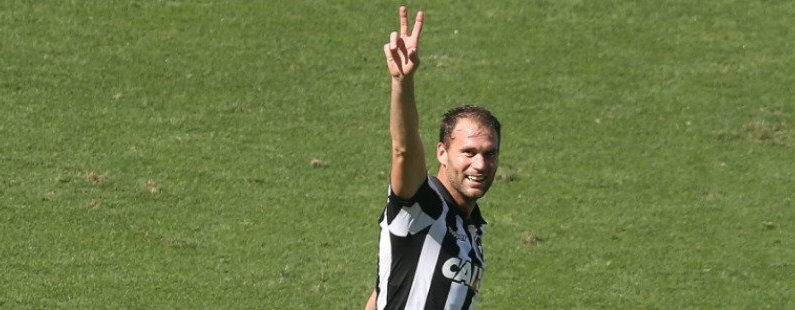 Joel Carli renova contrato por 2 anos com o Botafogo