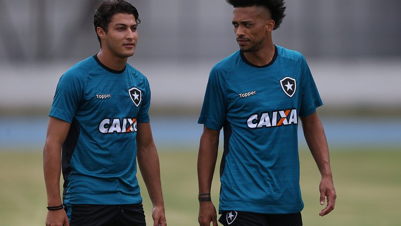 Marcos Paquetá pode usar Marcinho e Luis Ricardo juntos pelo lado direito