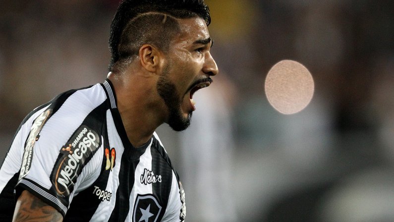 Site equatoriano põe Rodrigo Aguirre, do Botafogo, na mira da LDU