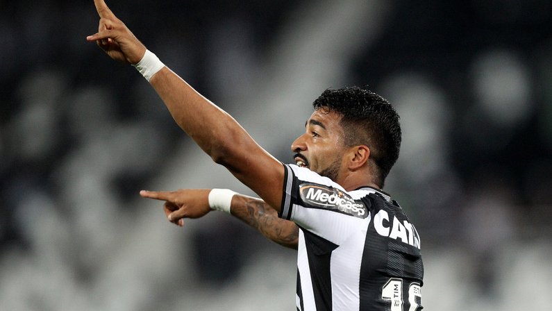 Aguirre rescinde, e Botafogo vai voltar ao mercado para contratar atacante
