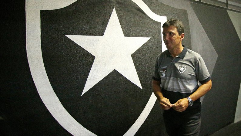 Mesmo sem renovar, Zé Ricardo participa do planejamento do Botafogo