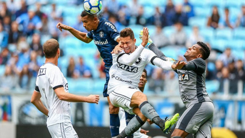 Saulo comenta erro que originou primeiro gol do Grêmio e pede mais trabalho