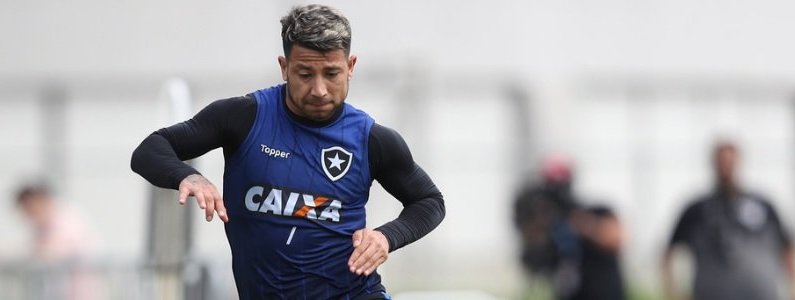 Leo Valencia durante treino do Botafogo