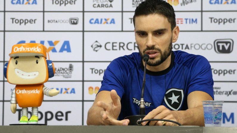 Rodrigo Pimpão prega evolução e fala em carinho pelo Botafogo: ‘Muito grato’