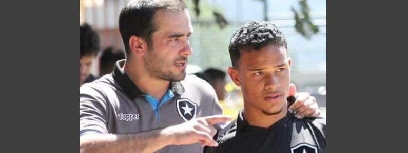 Daniel Barboza, técnico do time sub-15 do Botafogo, foi demitido após derrota para o Flamengo
