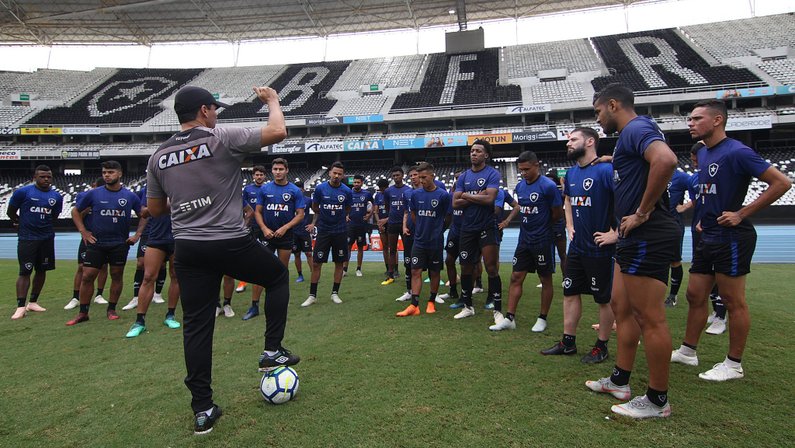 Botafogo quita salários atrasados e 13° de jogadores e funcionários