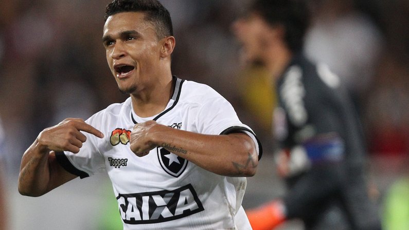 Site: Erik não deve ficar no Botafogo, e Palmeiras pagará € 3,5 milhões por Matheus Fernandes
