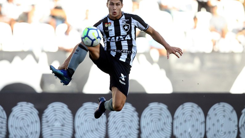 Botafogo não vende para o exterior e pode virar ‘fornecedor’ nacional