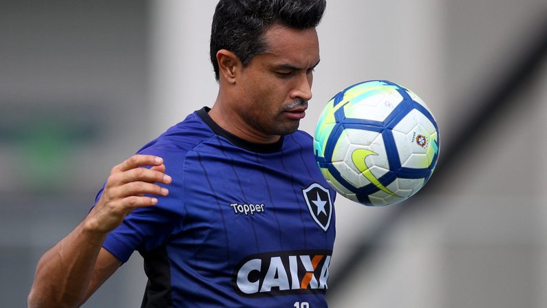 Sem oportunidades com Zé Ricardo, Dudu Cearense deixará o Botafogo no fim do ano