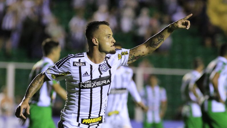 Botafogo e Internacional negociam por Ferrareis, e acordo pode sair ainda nesta semana