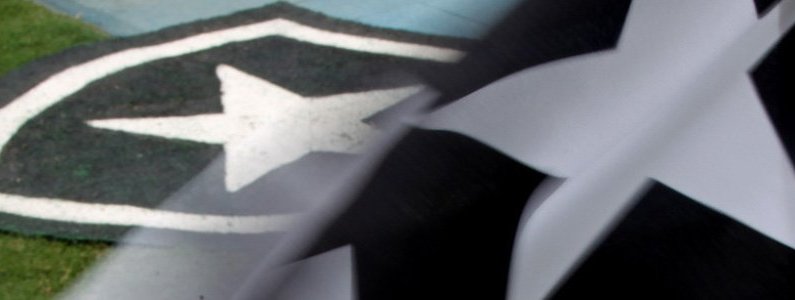 Bandeira do Botafogo no Estádio Nilton Santos. Carlos Eduardo Sangenetto dá nota 6 para temporada 2018 do Botafogo