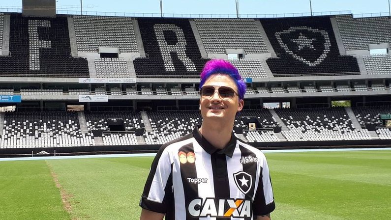 Torcedores do Botafogo pedem para Felipe Neto assumir comunicação do clube