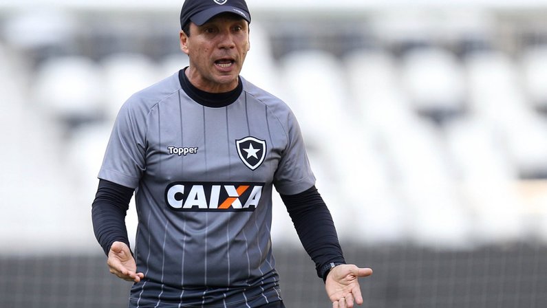 Pressionado, Zé Ricardo indica alterações na escalação do Botafogo