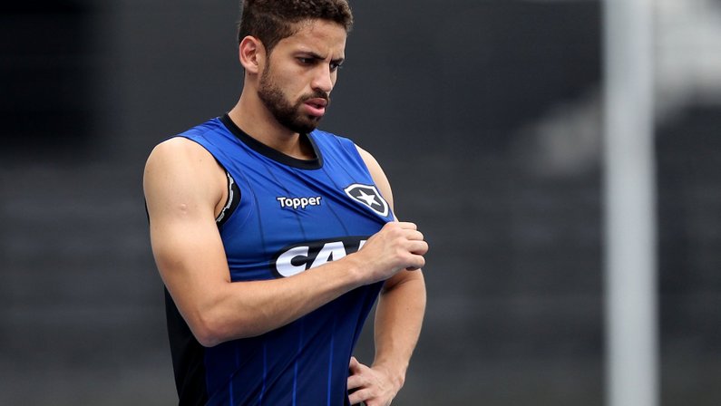 Gabriel tem bom começo de Brasileiro e ‘renasce’ com a camisa do Botafogo